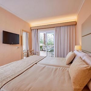 Suite de 1 Dormitorio con Vistas a la Piscina